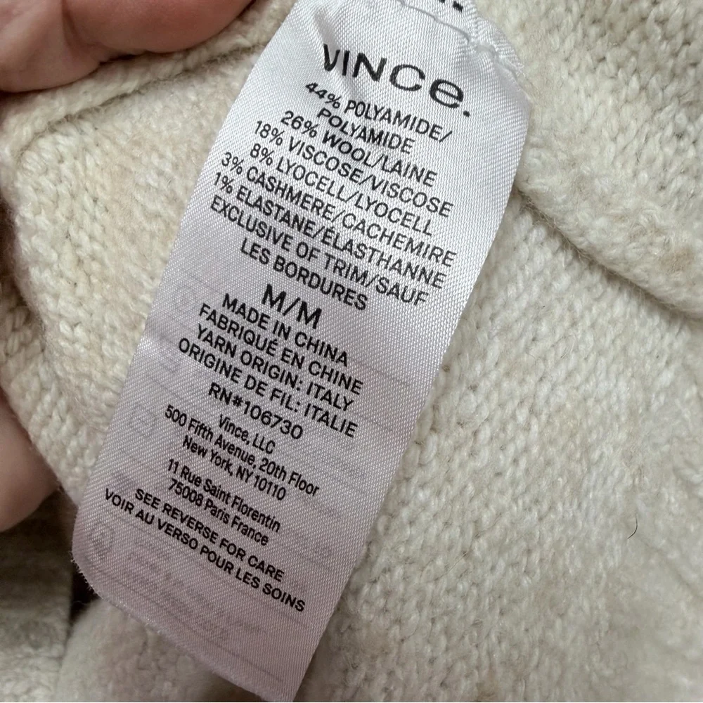 Vince crew neck ribbed wool/cashmere blend sweater in cream size medium